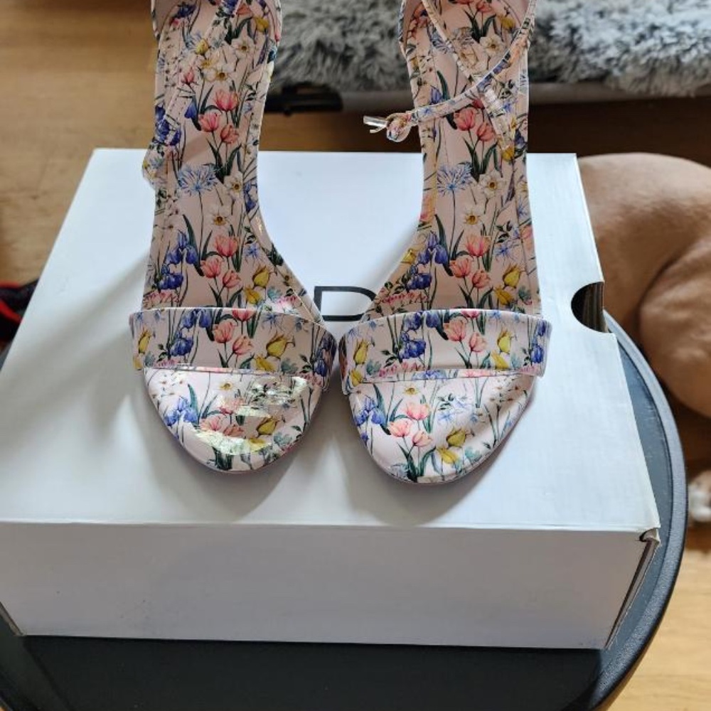 Heel sandal